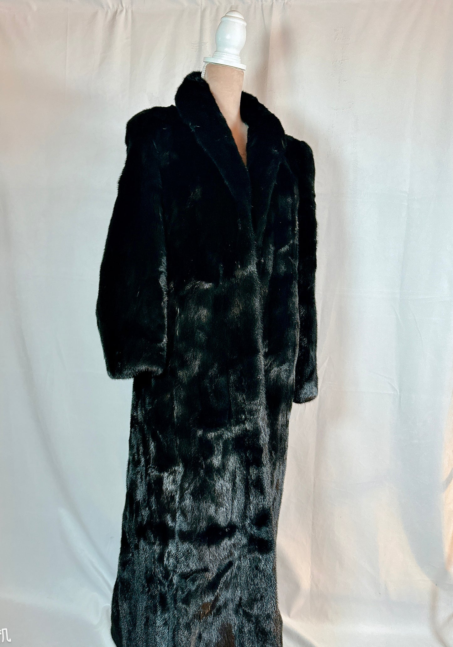 Blackglama Mink Fur Coat, Full Length Coat, Top Quality Fur, Woman Size S/M 4-6